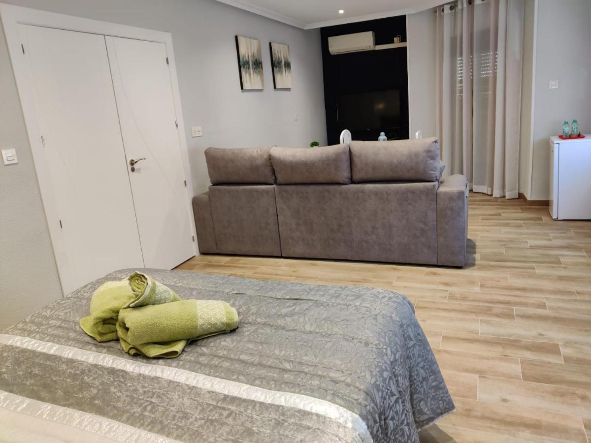 Duerme A Gusto - Tu Habitacion Acogedora En Torredonjimeno Exterior foto